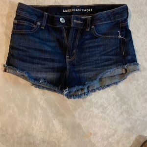 American Eagle tomgirl shortie